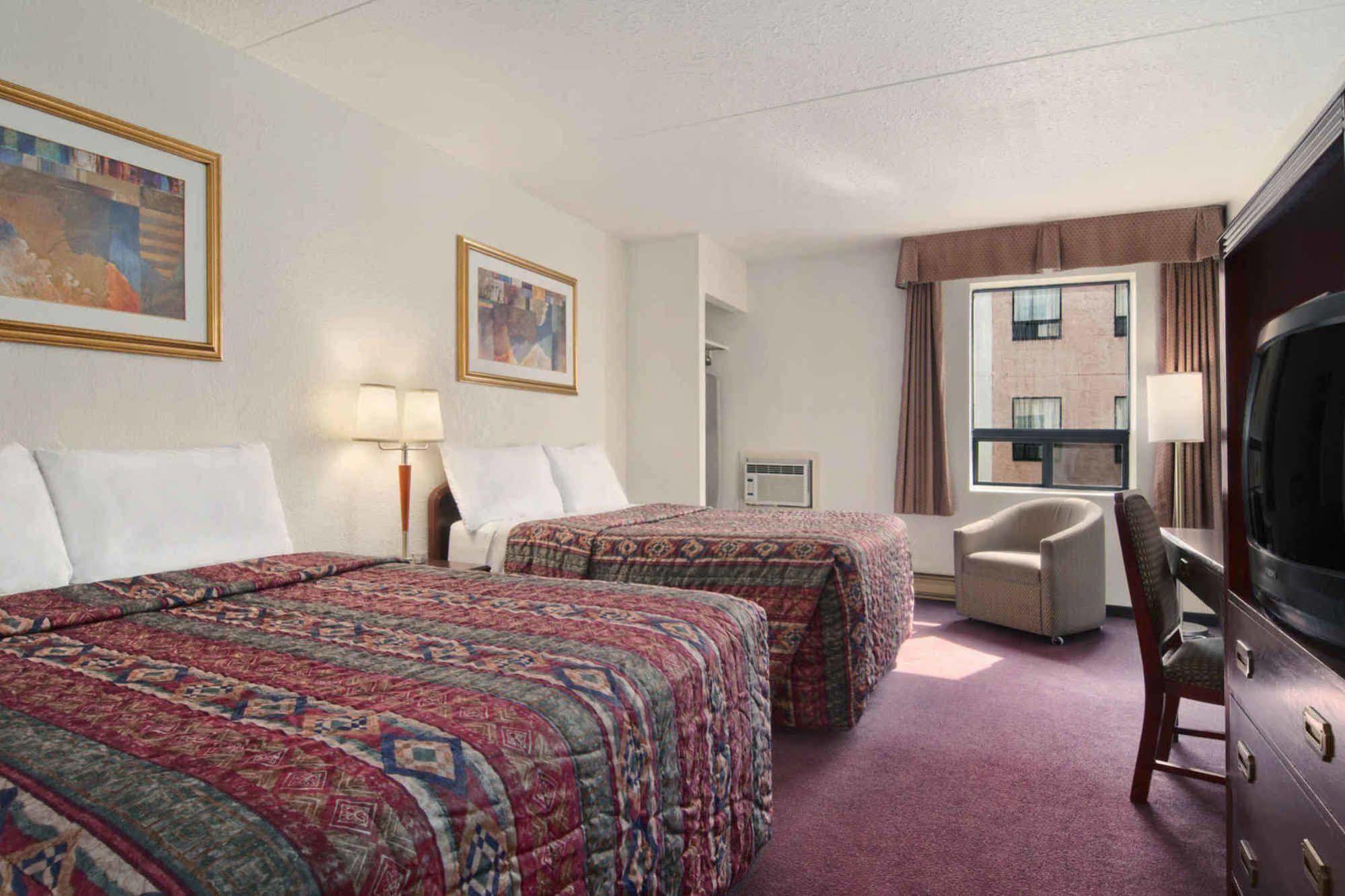 Travelodge By Wyndham Edmonton West Exterior foto